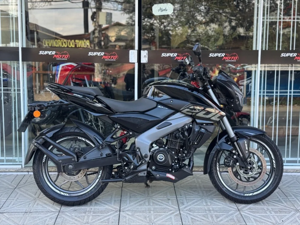 BAJAJ DOMINAR NS200